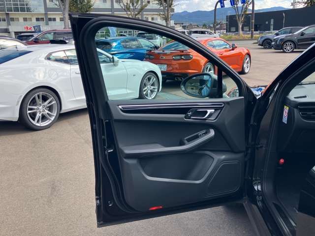 PORSCHE PORSCHE Macan 2023