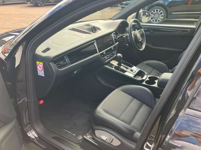 PORSCHE PORSCHE Macan 2023