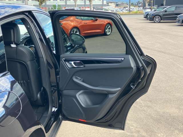 PORSCHE PORSCHE Macan 2023