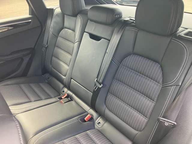 PORSCHE PORSCHE Macan 2023