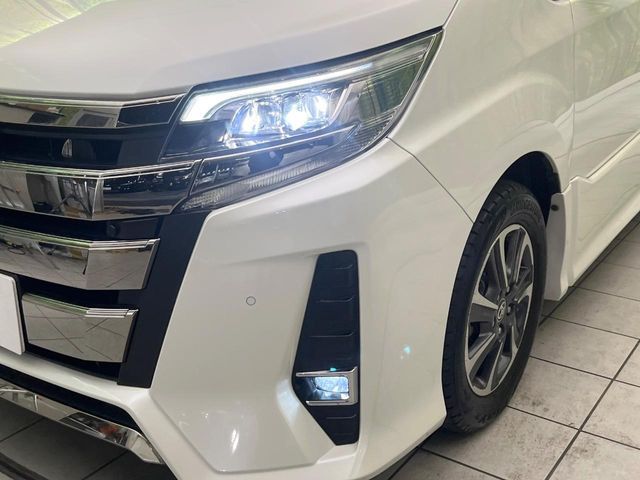 TOYOTA NOAH 2020