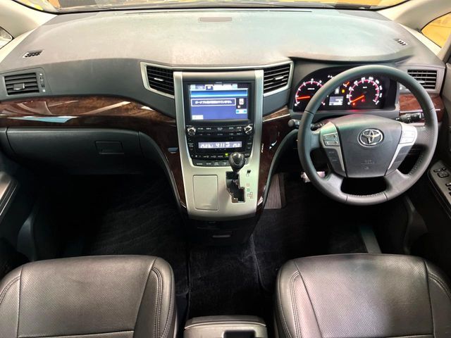 TOYOTA VELLFIRE 2012