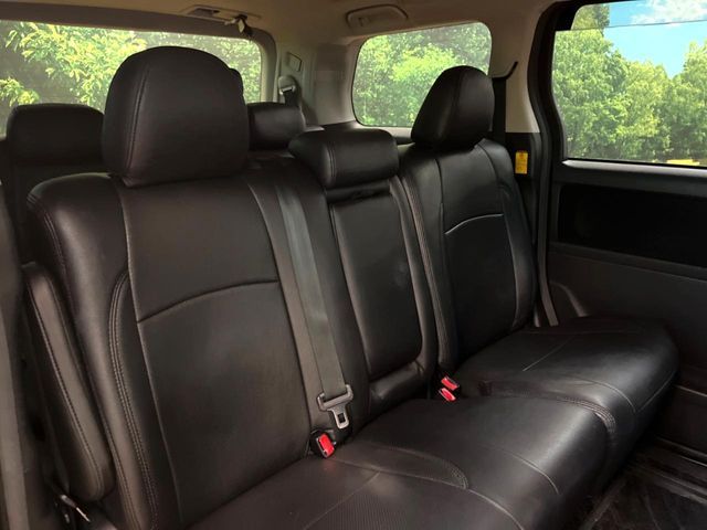 TOYOTA VELLFIRE 2012