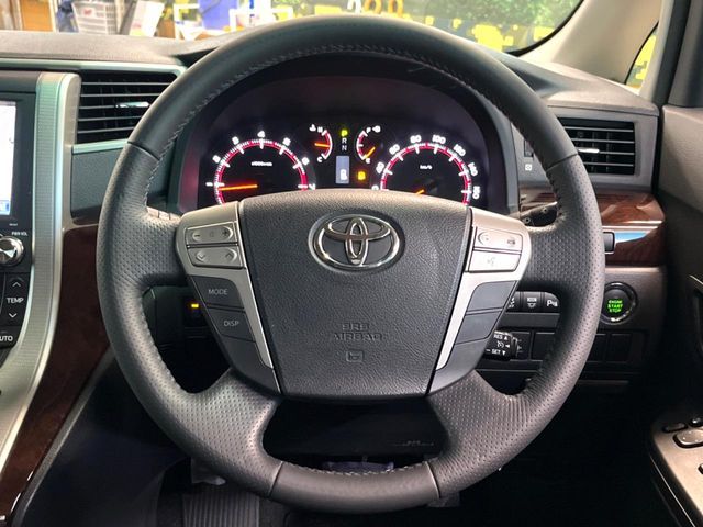 TOYOTA VELLFIRE 2012