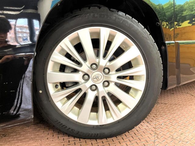 TOYOTA VELLFIRE 2012