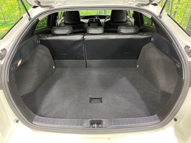 TOYOTA PRIUS 4WD 2018