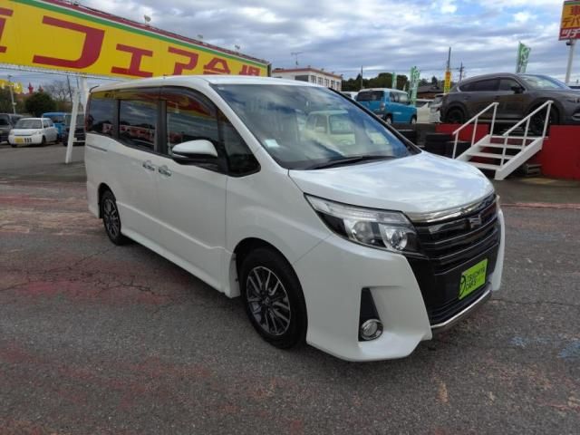 TOYOTA NOAH 2017