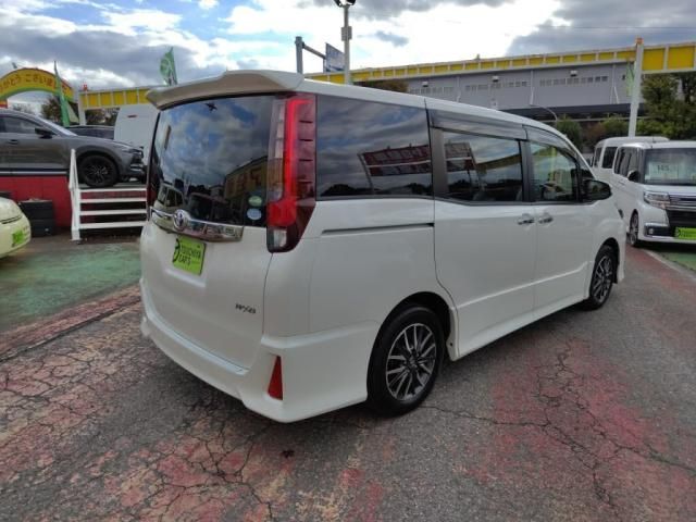 TOYOTA NOAH 2017