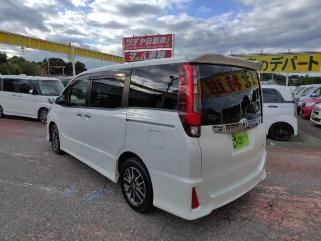 TOYOTA NOAH 2017