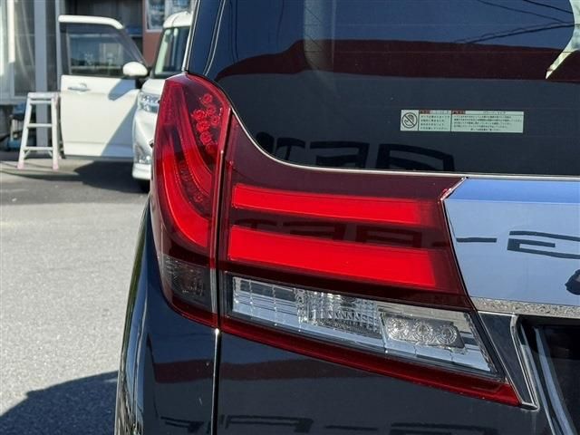 TOYOTA ALPHARD hybrid 4WD 2016