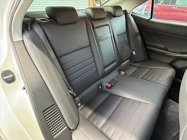 TOYOTA LEXUS IS300h 2013