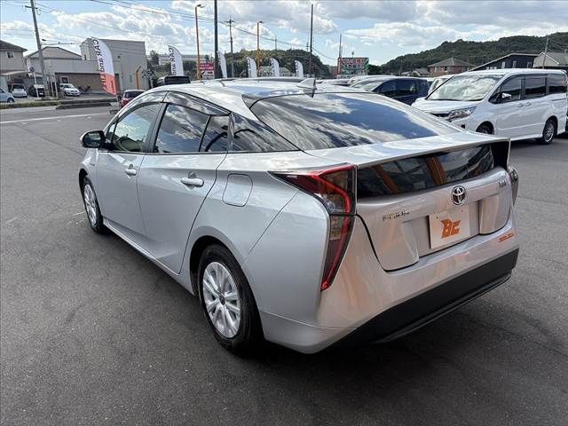 TOYOTA PRIUS 2018