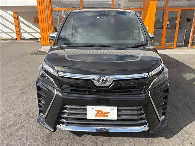 TOYOTA VOXY 2018