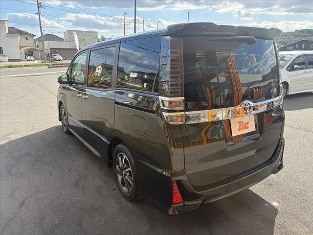 TOYOTA VOXY 2018