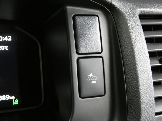 TOYOTA HIACE van 4WD 2023