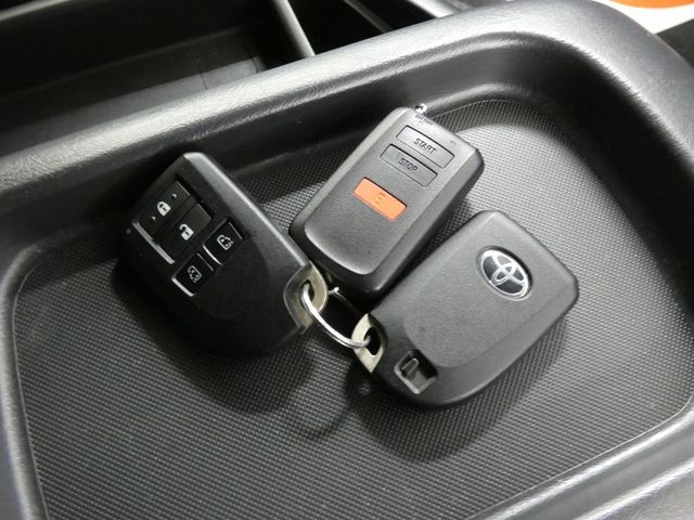 TOYOTA HIACE van 4WD 2023