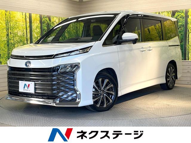 TOYOTA VOXY HYBRID 2023