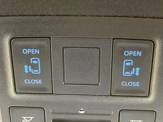 TOYOTA VOXY HYBRID 2023