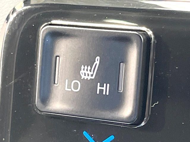 TOYOTA VOXY HYBRID 2023