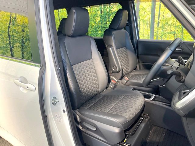 TOYOTA VOXY HYBRID 2023