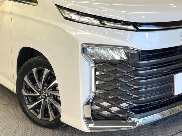 TOYOTA VOXY HYBRID 2023