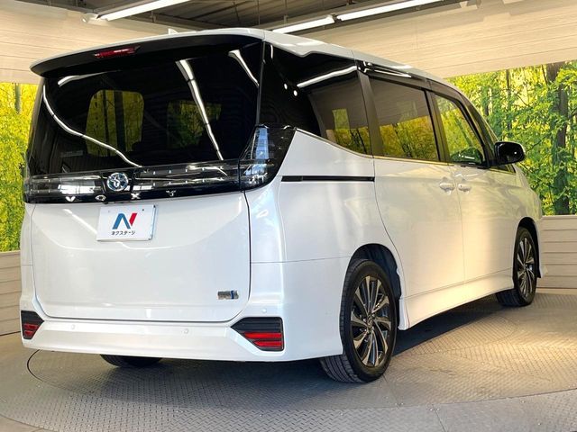 TOYOTA VOXY HYBRID 2023