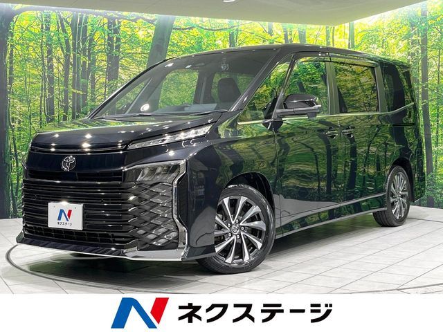 TOYOTA VOXY 2023
