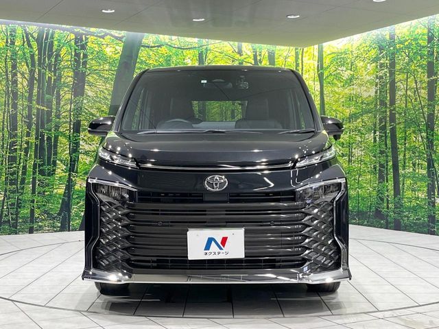 TOYOTA VOXY 2023