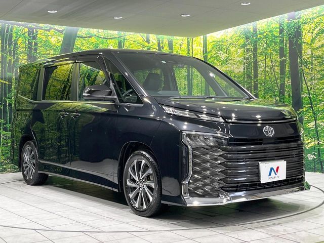 TOYOTA VOXY 2023