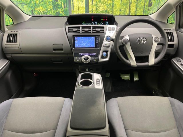 TOYOTA PRIUS Alpha 2013