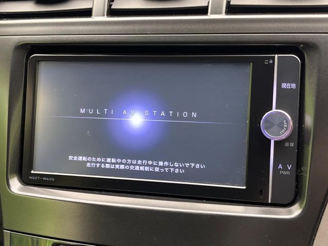 TOYOTA PRIUS Alpha 2013