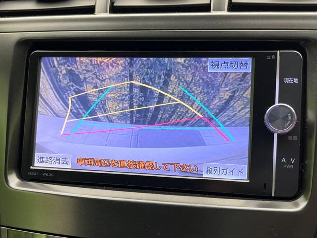 TOYOTA PRIUS Alpha 2013