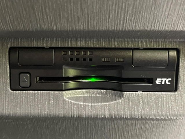 TOYOTA PRIUS Alpha 2013