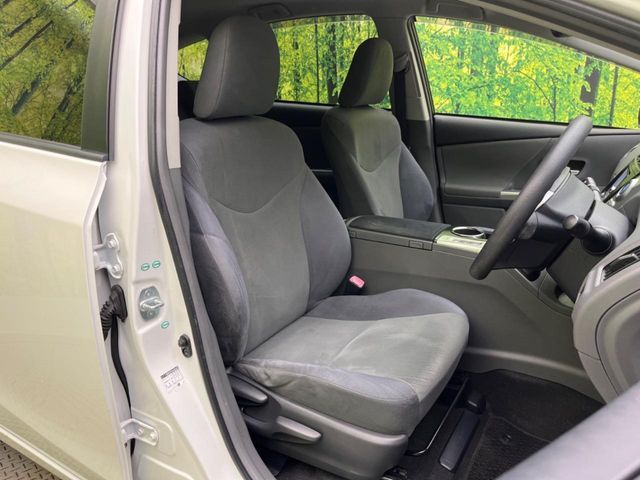 TOYOTA PRIUS Alpha 2013