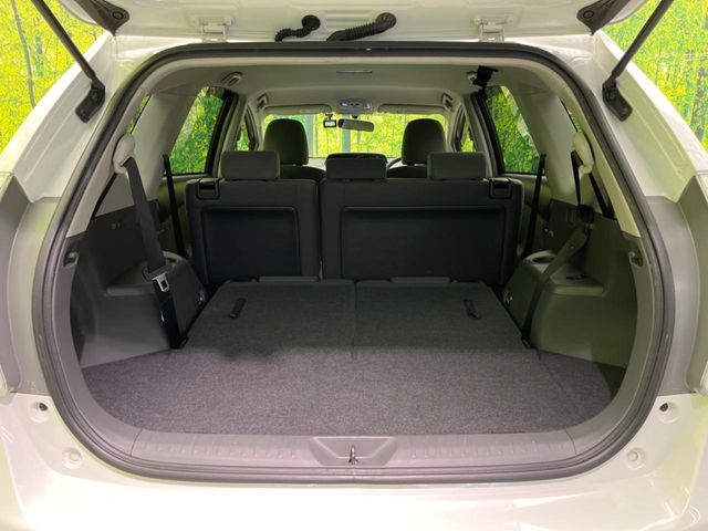 TOYOTA PRIUS Alpha 2013