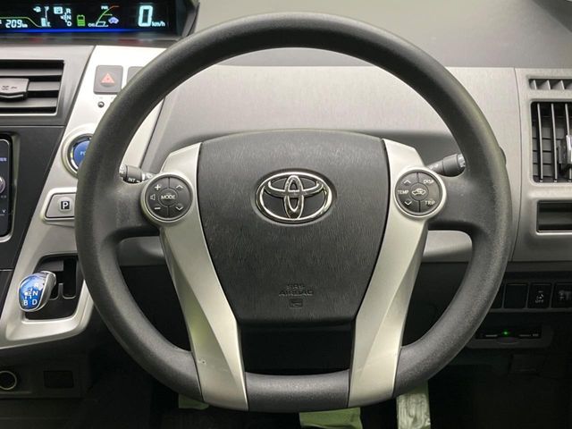 TOYOTA PRIUS Alpha 2013