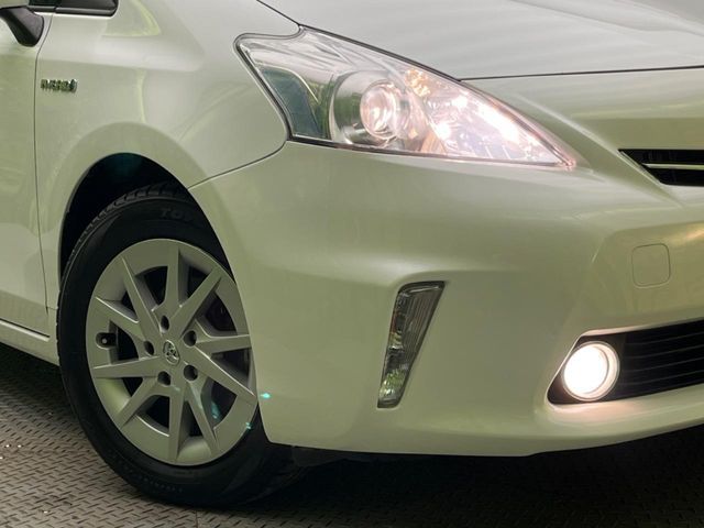 TOYOTA PRIUS Alpha 2013