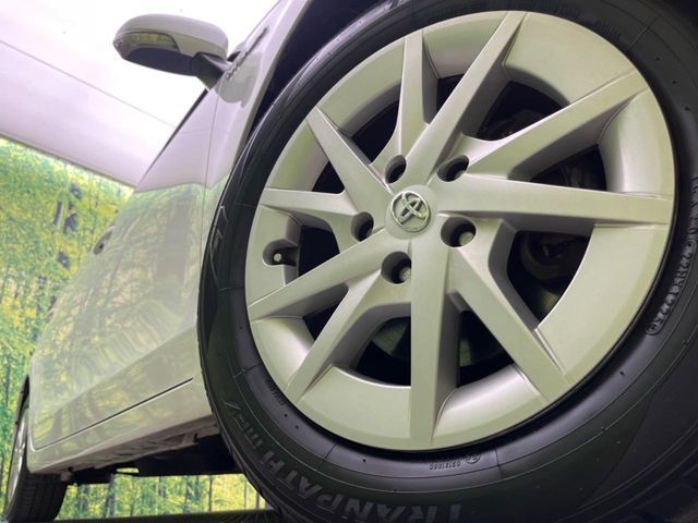 TOYOTA PRIUS Alpha 2013