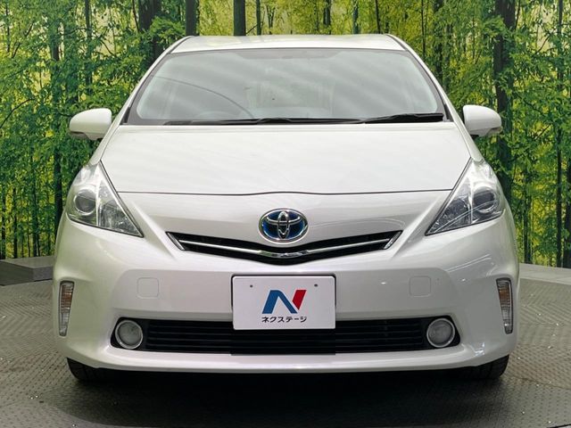 TOYOTA PRIUS Alpha 2013