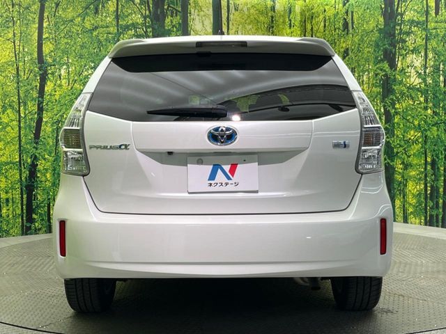 TOYOTA PRIUS Alpha 2013