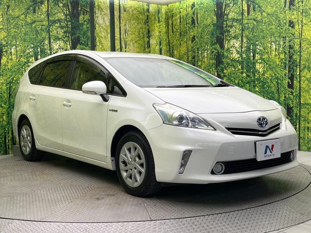TOYOTA PRIUS Alpha 2013