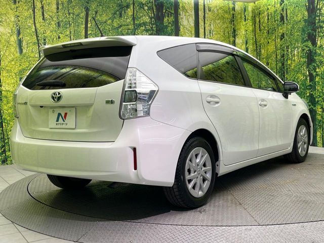 TOYOTA PRIUS Alpha 2013