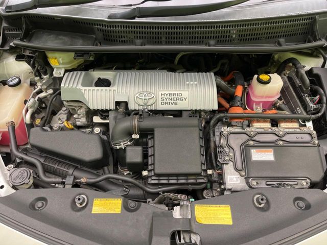 TOYOTA PRIUS Alpha 2013