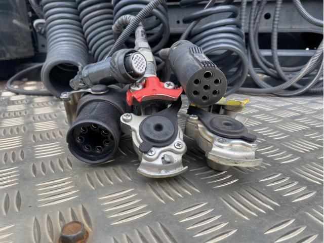 NISSAN DIESEL Quon 2018