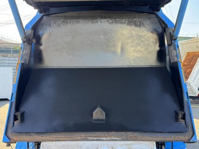 MITSUBISHI FUSOU FIGHTER 2012