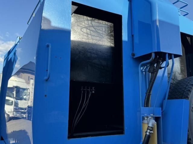 MITSUBISHI FUSOU FIGHTER 2012