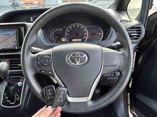 TOYOTA NOAH 2015