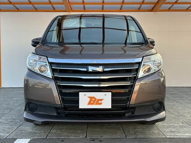 TOYOTA NOAH 2015
