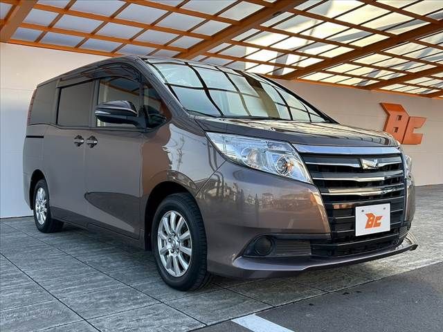 TOYOTA NOAH 2015