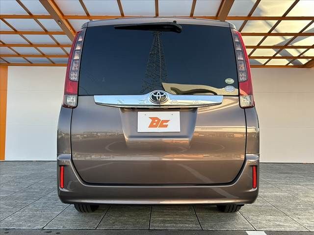 TOYOTA NOAH 2015